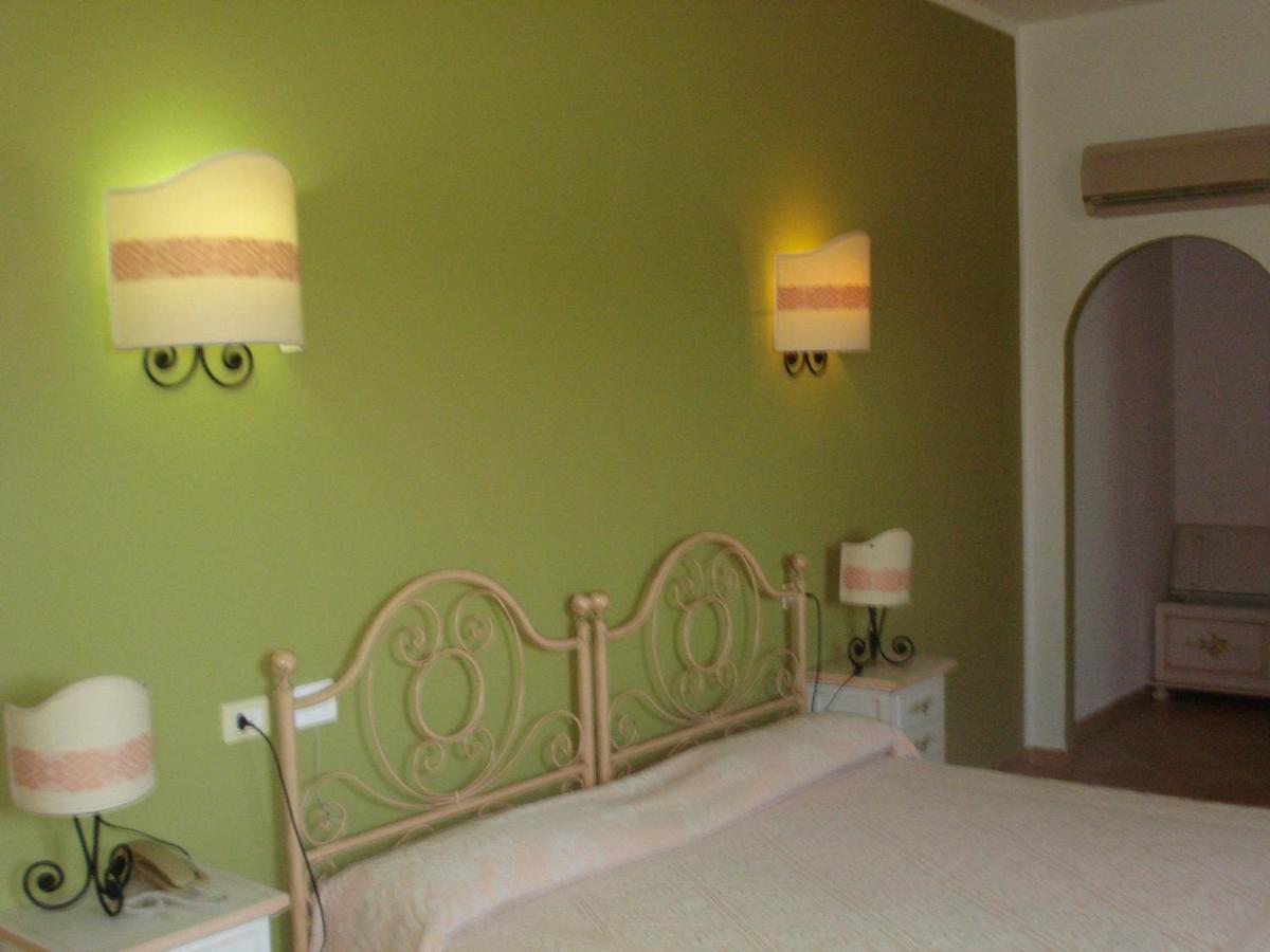 Hotel Valkarana Country Relais (Adults Only) Сант'Антонио-ди-Галлура Экстерьер фото