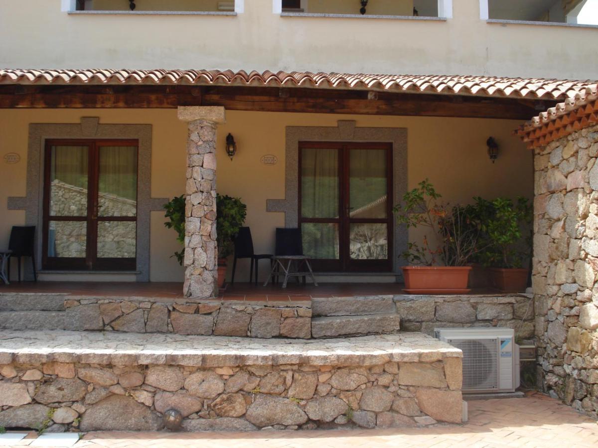 Hotel Valkarana Country Relais (Adults Only) Сант'Антонио-ди-Галлура Экстерьер фото
