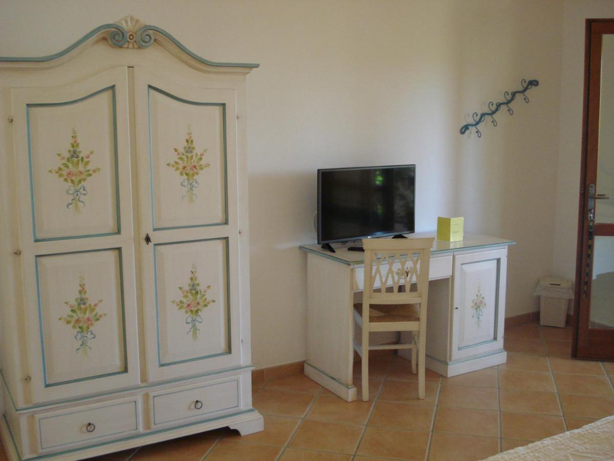 Hotel Valkarana Country Relais (Adults Only) Сант'Антонио-ди-Галлура Экстерьер фото
