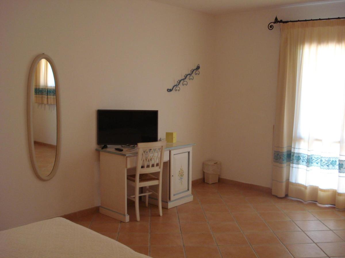 Hotel Valkarana Country Relais (Adults Only) Сант'Антонио-ди-Галлура Экстерьер фото