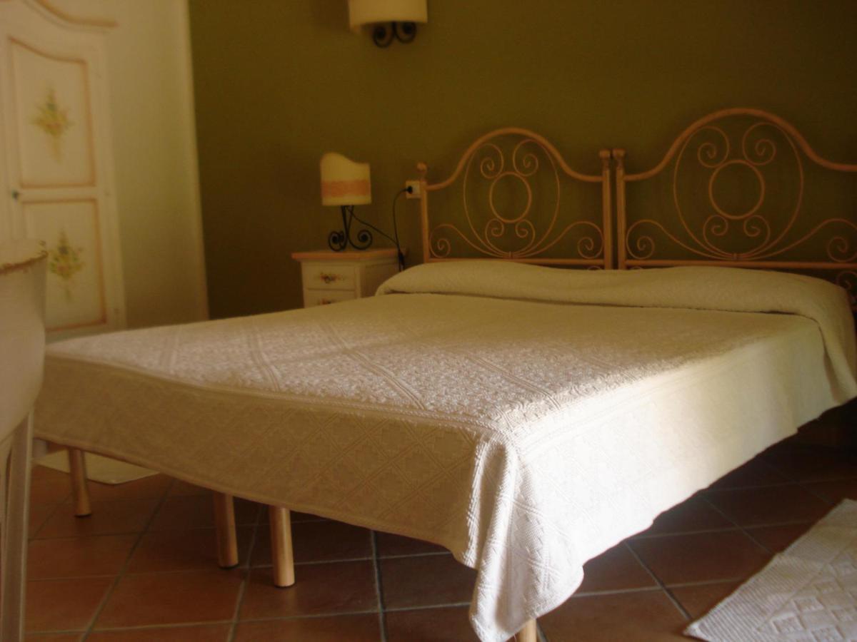 Hotel Valkarana Country Relais (Adults Only) Сант'Антонио-ди-Галлура Экстерьер фото