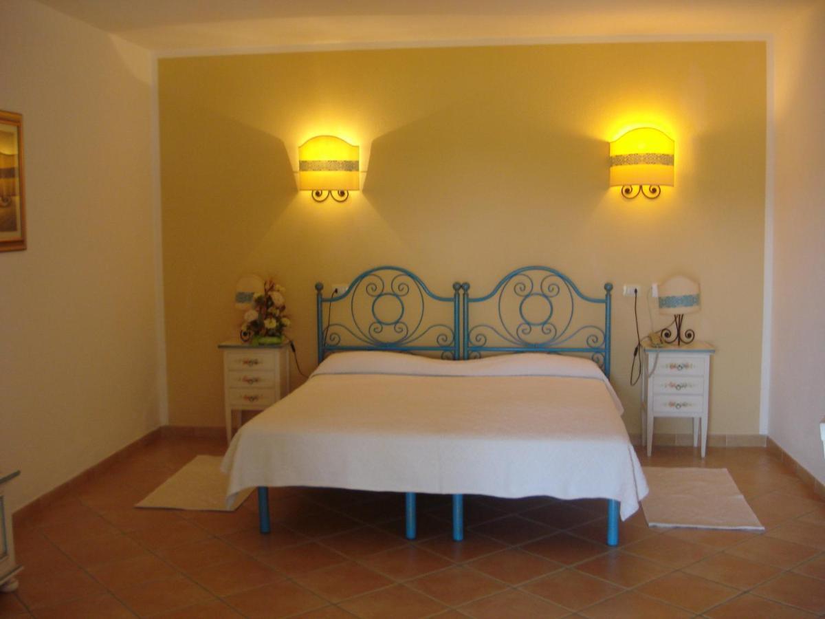 Hotel Valkarana Country Relais (Adults Only) Сант'Антонио-ди-Галлура Экстерьер фото