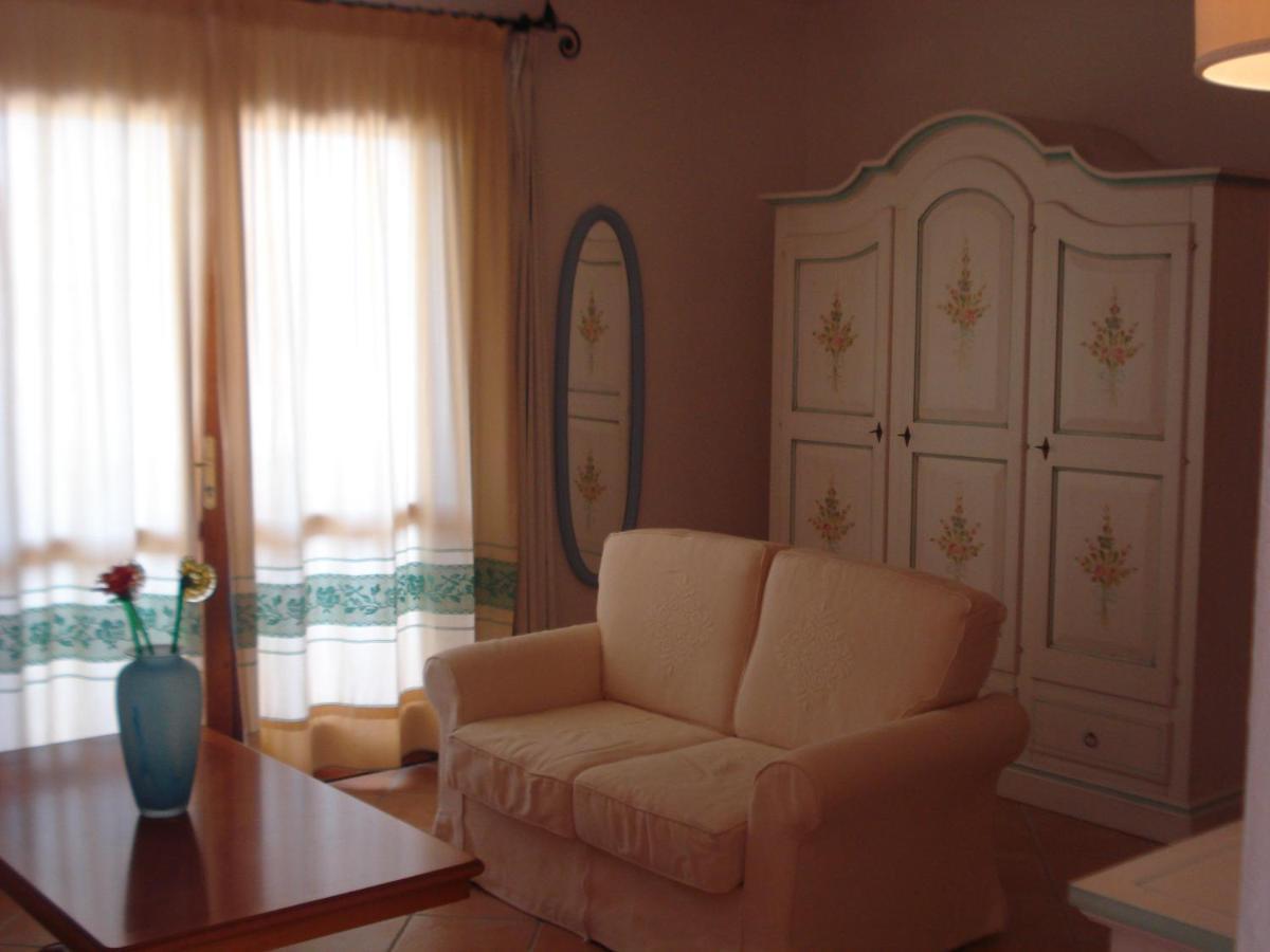Hotel Valkarana Country Relais (Adults Only) Сант'Антонио-ди-Галлура Экстерьер фото